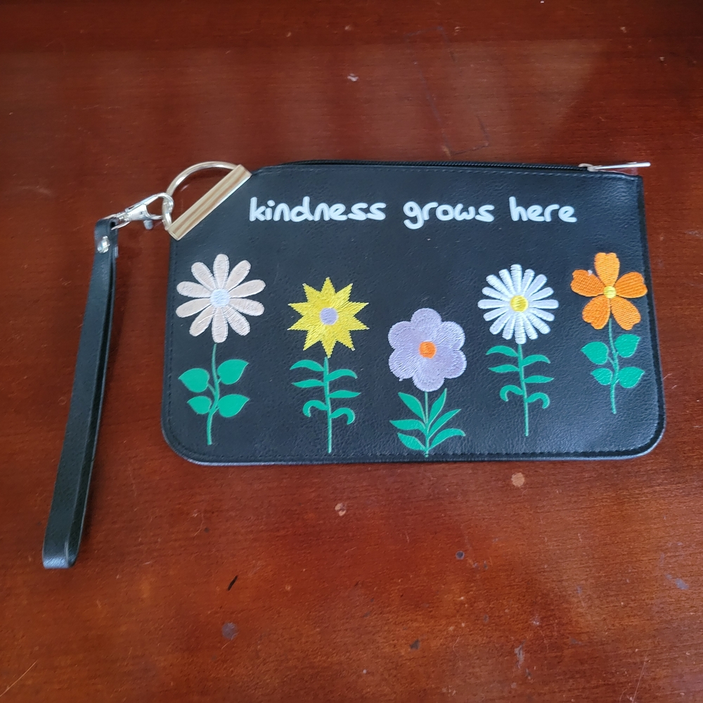 Source Unknown Black Floral Wristlet